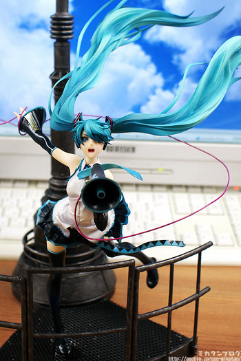 love is war miku figure