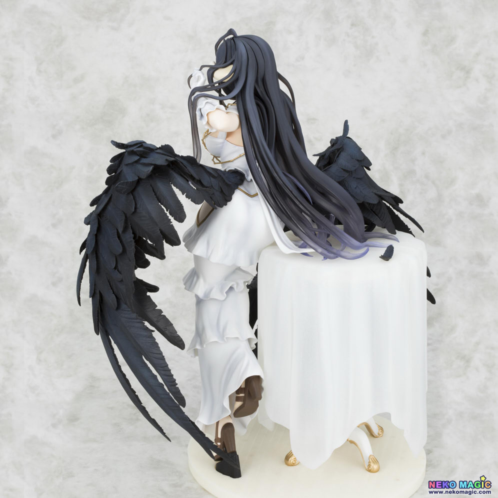 crunchyroll albedo figure